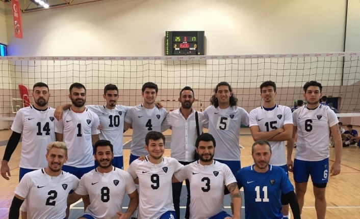  Karacabey Belediyespor, Futbolda Olduğu Kadar Voleybol Takımı İle Elde