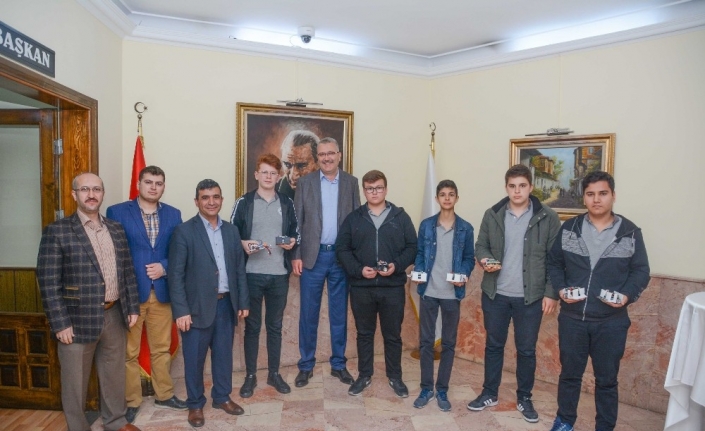 Okul-sanayi iş birliğinde Türkiye’ye örnek olan Karacabey Meslekî ve Teknik