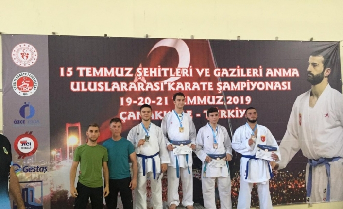  Mustafakemalpaşa Belediye Sporlu Karateciler, Çanakkale’den Madalya İle Döndü.
