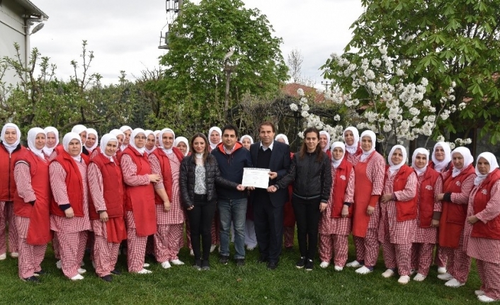 Kardelen kestane şekerinin üreticisi İlka Şekerleme, TSE tarafından verilen FSSC