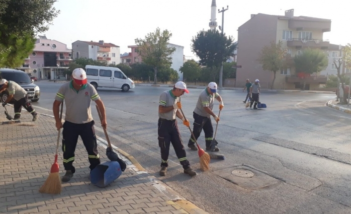  Balıkesir'in Karesi Belediyesi İlçe Genelindeki Sokakların Temizliği İçin 2