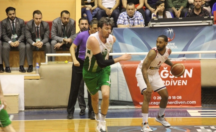 Türkiye Basketbol Liginde mücadele eden Karesispor 30.hafta karşılaşmasında Ankara DSİ’ye