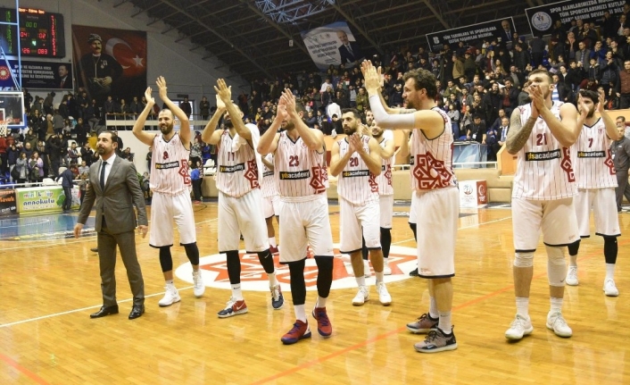 Türkiye Basketbol Ligi normal sezonunu şampiyon Bursaspor’un ardından ikinci sırada