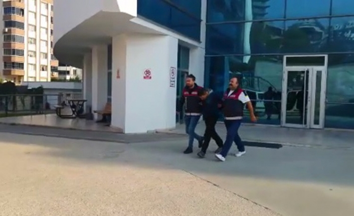  Bursa'da Yüzleri Kar Maskeli 2 Kişi Marketin Çelik Kasasını