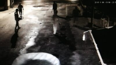 Kasklı Hırsız, Eli Sopalı Esnafın Elinden Kaçmayı Başardı