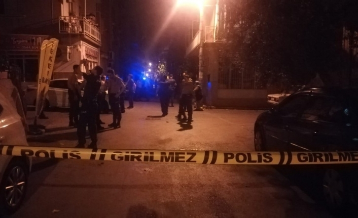  İzmir'in Bornova İlçesinde Kayınpeder, Kendisine Silah Çeken Damadını Bıçakladı.