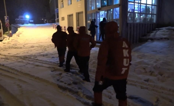  Uludağ'da 3 Gündür Kayıp Olan Dağcıları Arama Çalişmalari Yağan