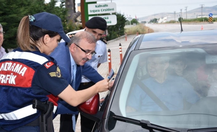 Gönen İlçe Kaymakamı Faruk Bekarlar ve İlçe Jandarma Komutanı Jand.