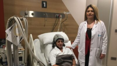 Kemoterapi gören onkoloji hastalarında travmaya yol açan saç dökülmesi, artık