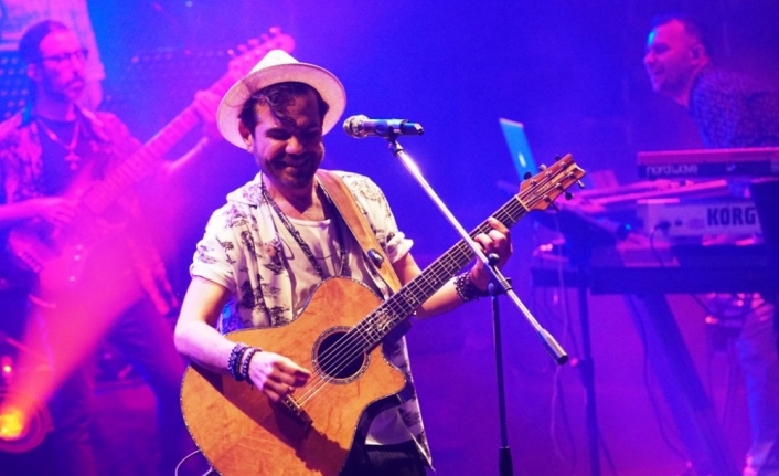  Bayramda Peş Peşe Verdiği Konserleriyle İzleyicileriyle Buluşan Kenan Doğulu,