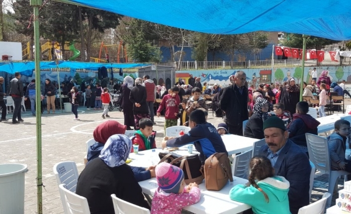 Bursa’nın Büyükorhan ilçesinde eğitim yararına kermes düzenlendi.Atatürk İlkokulu Aile Birliği
