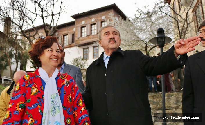 – KILIÇ, GÜMBÜR GÜMBÜR GELİYOR – EDREMİT, İŞİN EHLİNİ BEKLİYOR
