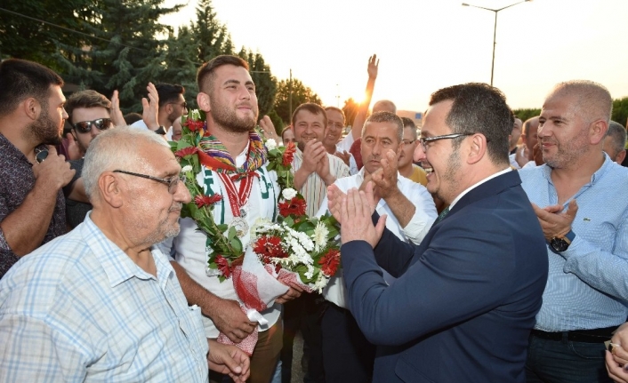  658. Kırkpınar Yağlı Güreşleri’nde Başaltında Gümüş Madalya Kazanan 26