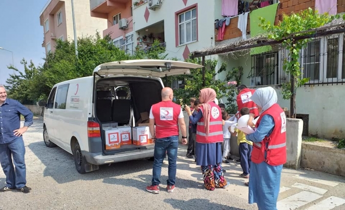 Balıkesir’in Edremit ilçesinde Türk Kızılayı Edremit Şubesi, Ramazan ayı boyunca