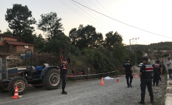  Bursa’nın Büyükorhan İlçesinde Tarlasına Gitmek İçin Komşusunun Traktörüne Binen
