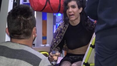  Bursa'da Elektrikler Kesildiği İçin Mum Yakan Sima Ç. Mumu