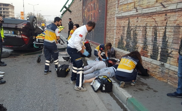  Bursa'da Köprülü Kavşaktan Uçarak Ters Dönen Otomobildeki 4 Kişi