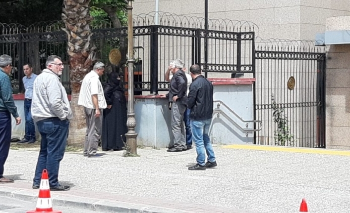 İzmir’de, üniversite öğrencisinin internetten sipariş ettiği siyanür ile anne ve