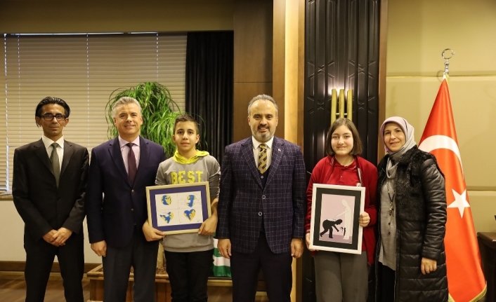  İtalya’da Düzenlenen Uluslararası Karikatür Yarışmasında İlk İki Sırayı Paylaşan