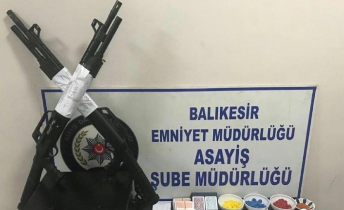  Balıkesir'de Polis Ekipleri Dernek Adı Altında Kumar Oynatılan Derneğe