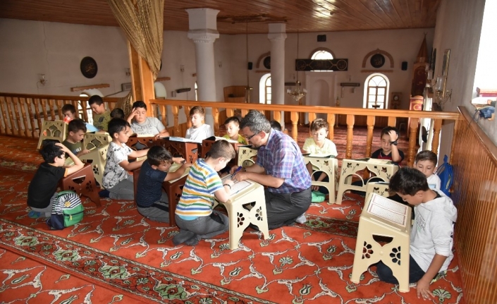  Dursunbey'de Kuran-ı Kerim Öğrenen Öğrencilerden Mehmetçiğe Dua