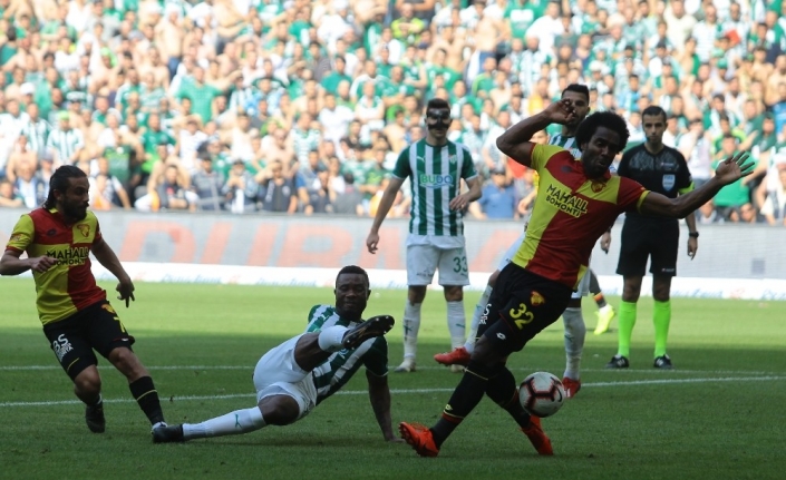 Bursaspor’un Brezilyalı futbolcusu Allano Lima, Bursa’dan ayrıldı.
Yeşil-beyazlı takımda ilk ayrılık