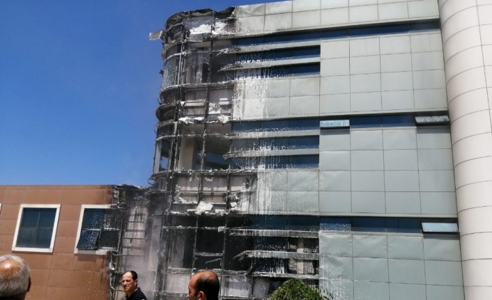 İzmir’deki Aliağa Heydar Aliyev Mesleki ve Teknik Anadolu Lisesi binasında