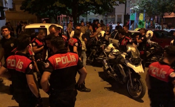  Bursa'da Yan Bakma Meselesi Yüzünden İki Grup Arasında Çikan