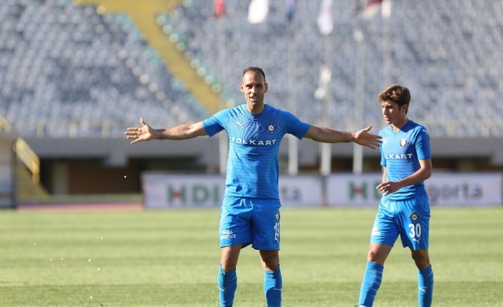 Spor Toto 1. Lig ekiplerinden Altay’ın Portekizli golcüsü Marco Paixao,