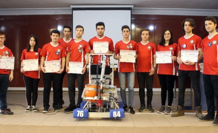 Bursa’da 13 liseli öğrencinin yerli yazılımla ürettiği Mars’taki insansız robotun