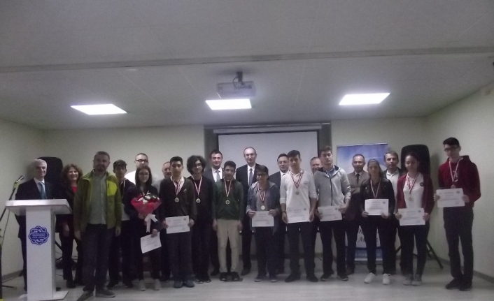 Balıkesir’in Bandırma ilçesinde düzenlenen Ortaokullar Arası 1. Matematik Yarışması’nda dereceye