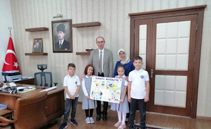  Balıkesir'in Bandırma İlçesinde Cumhuriyet İlkokulu Öğrencileri Tarafından Hazırlanan "durakta