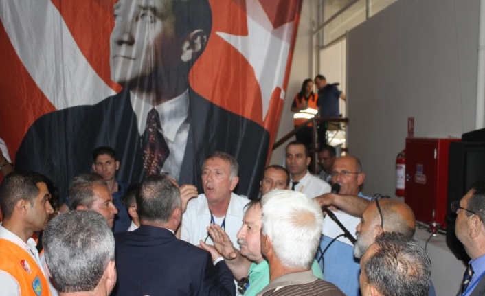 Menemen Belediyespor’da tartışma ve çekişmelerin en yoğun yaşandığı günlerde şampiyon