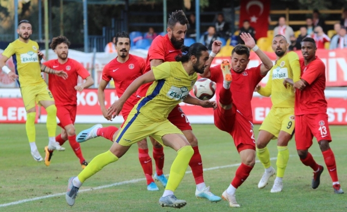  Tff 1. Lig'in 10. Haftasında Oynanan Menemenspor-ümraniyespor Maçında, Ümraniyespor