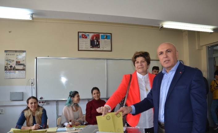 Millet İttifakı’nın Balıkesir Büyükşehir Belediye Başkan adayı İsmail Ok, oyunu