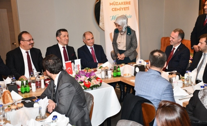 Milli Eğitim Bakanı Ziya Selçuk, İnegöl Müzakere Cemiyeti’nin toplantısına katıldı.