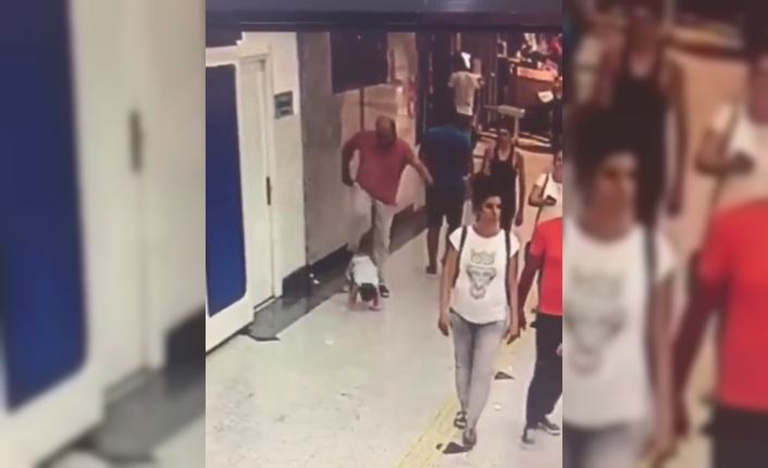  İzmir Balçova'daki Bir Alışveriş Merkezinde Babası Olduğu İddia Edilen
