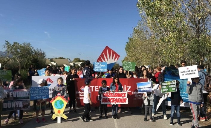  Bahçeşehir Koleji, Çevre Kirliliğine Dikkat Çekmek Amacıyla Türkiye'nin Tüm