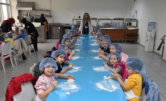  Fırıntaş'ı Ziyaret Eden Minikler Ekmek Yapımını Öğrendi