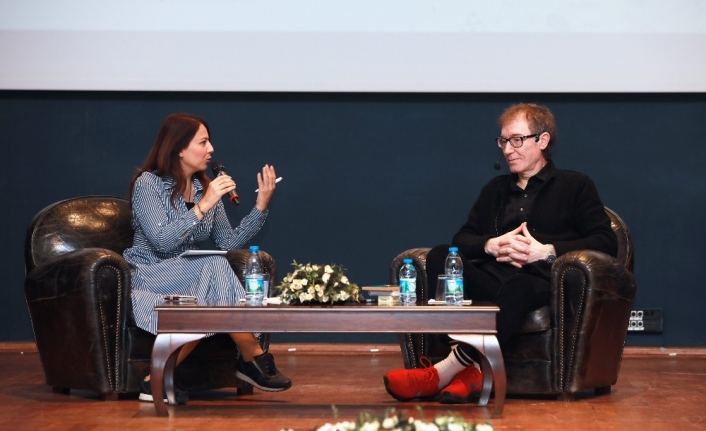 Mizah yazarı, senarist ve komedyen Vedat Özdemiroğlu, Yaşar Üniversitesinde düzenlenen
