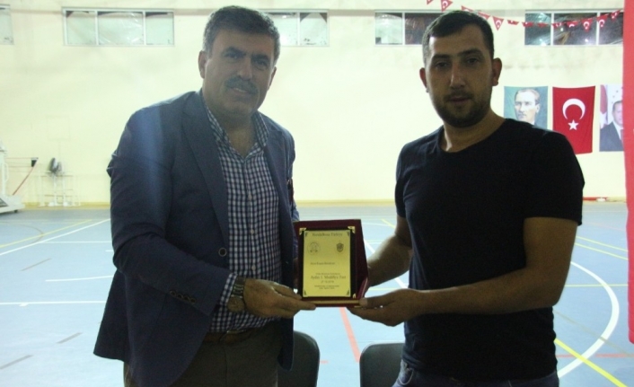  Modifiye Center Üyelerinden Başkan Cankul'a Plaket