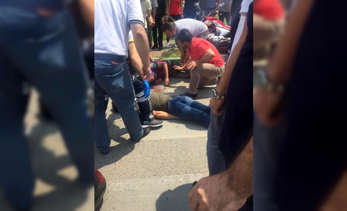 ACİL HASTASI OLDUĞU İÇİN KIRMIZI IŞIKTA GEÇEN AMBULANSA MOTOSİKLET ÇARPTI.