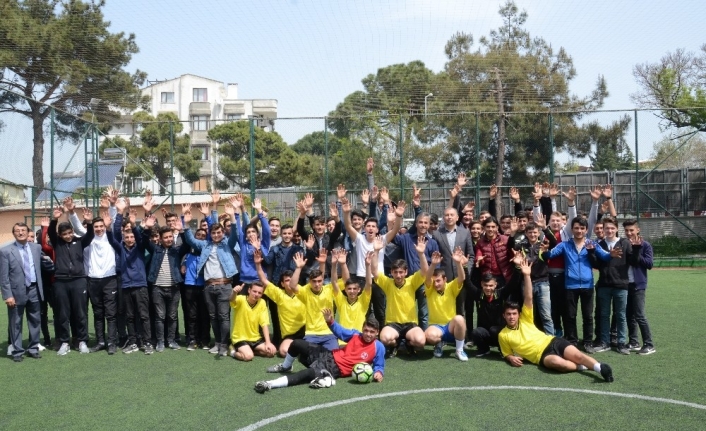 Balıkesir Mimar Sinan Mesleki ve Teknik Anadolu Lisesi kuruluşunun 75.