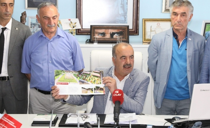 Mudanya’daki giyim pazarının perşembe gününe alınmasının ardından esnafın kamuoyunu yanlış