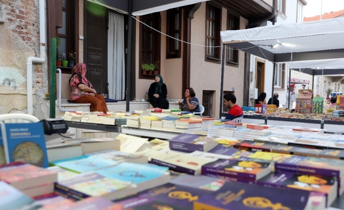  Mudanya Belediyesi Tarafından Düzenlenen Kitap Fuarı 45 Bin Kişiyi