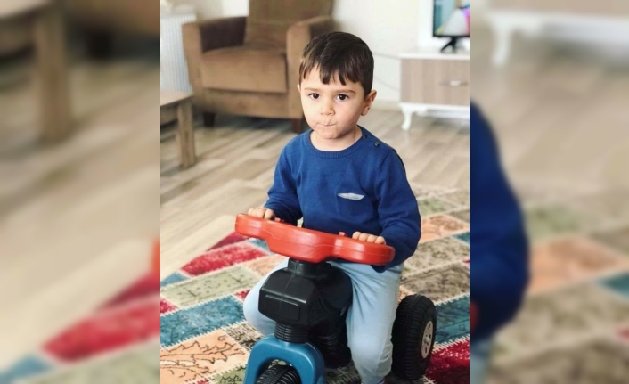 Balıkesir’in Edremit İlçesinde Oğlu Kuzey Efe E.’yi Öldürdüğü İddiasiyla Çikarildiği