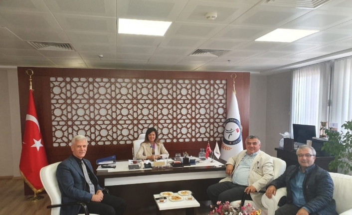  Ak Parti Kemalpaşa İlçe Başkanı Mehmet Ali Demirtaş, Beraberinde