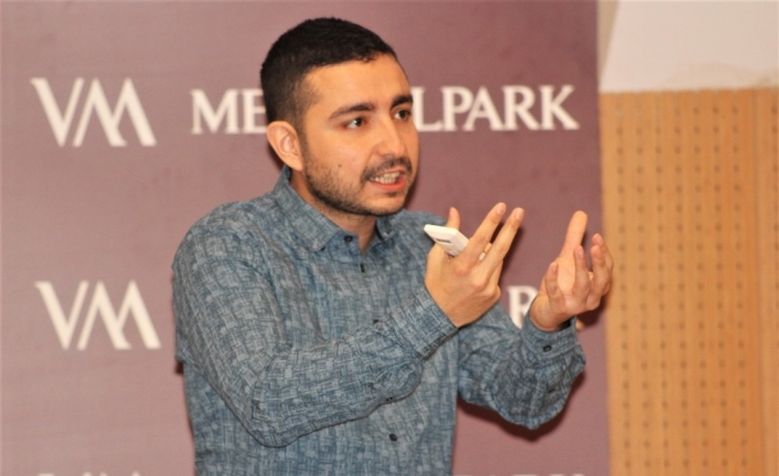 Modern İnsanin Gerçek Ya Da Sanal Ortamda Peşinden Koştuğu Mutluluk,