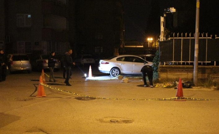 İzmir’in Buca ilçesinde NATO lojmanlarının bulunduğu sokakta pompalı tüfekle ateş