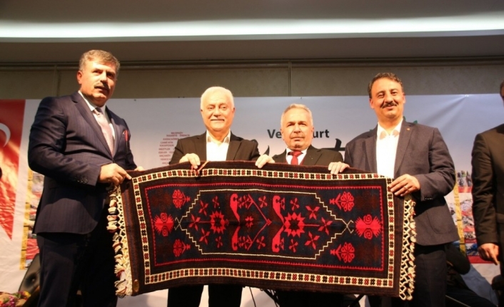  Nihat Hatipoğlu, Kepsut'ta Mevlidi Nebi Konferansı Verdi